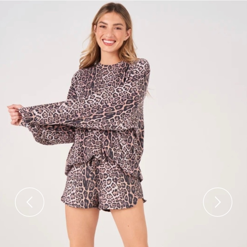 NWT Onzie Boyfriend Sweatshirt - Leopard